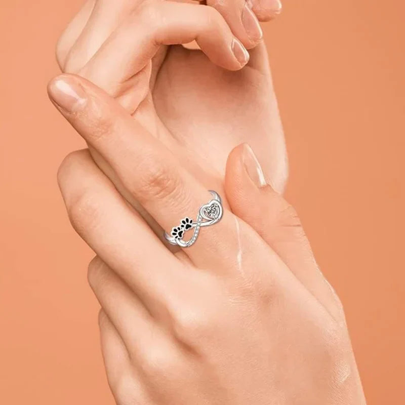 Paw-shaped zirconia ring with heart and infinity design