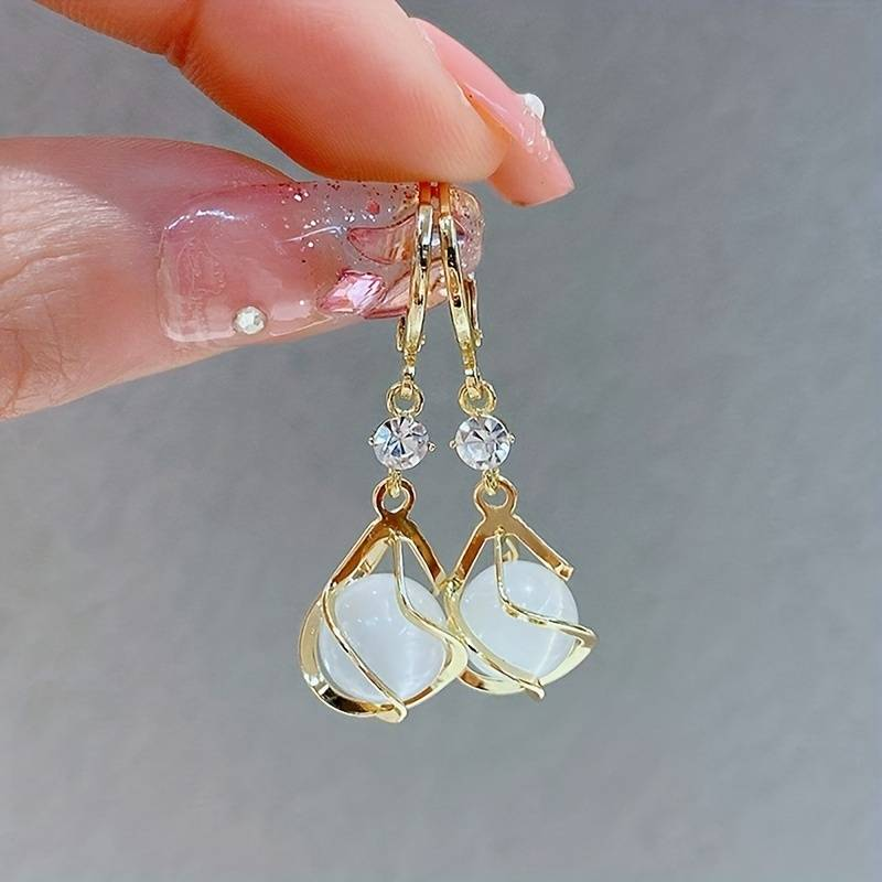 Pendientes colgantes dorados de ópalo blanco vintage