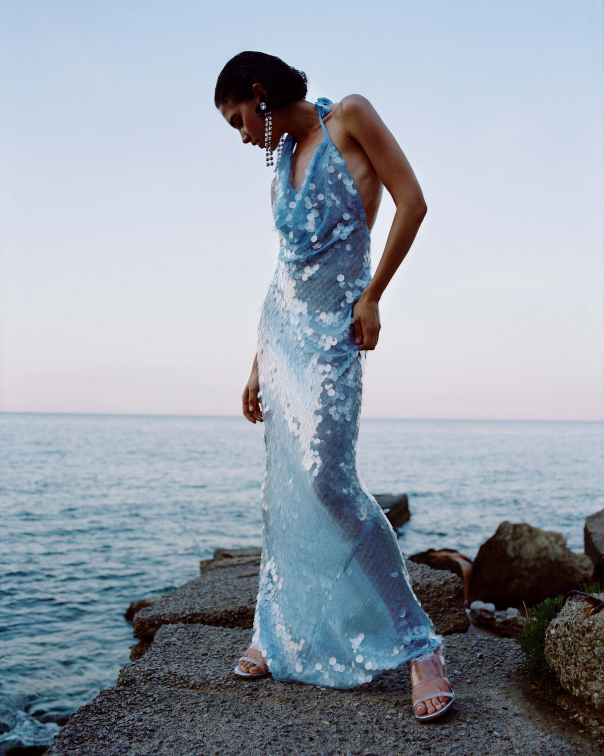 Naline™ | Vestido largo con cuello halter y lentejuelas 