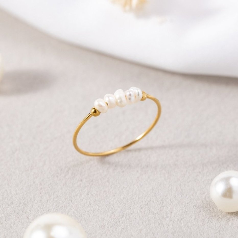 Anillo clásico con perla de agua dulce