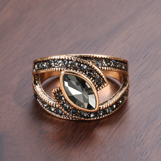 Elegante anillo de cristal negro